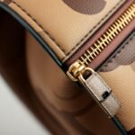 does coach bag zipper golden coating comes off